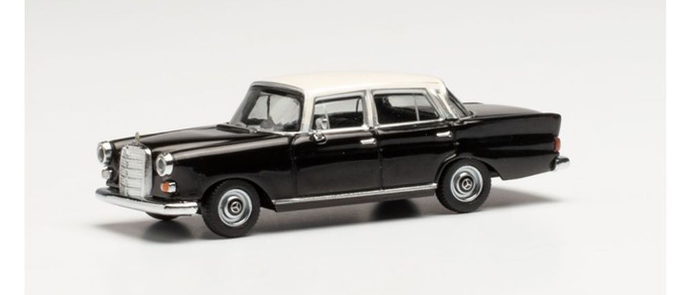 Автомобиль Mercedes-Benz 200, черный/белый