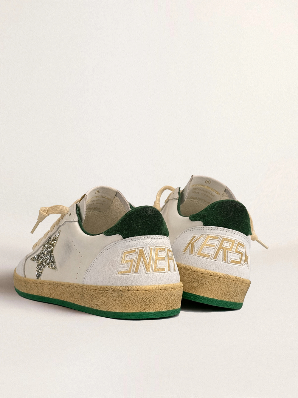 Ball Star in white leather with gold glitter star and forest-green heel tab