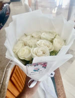 Букет из 9 белых роз и Шоколадный торт