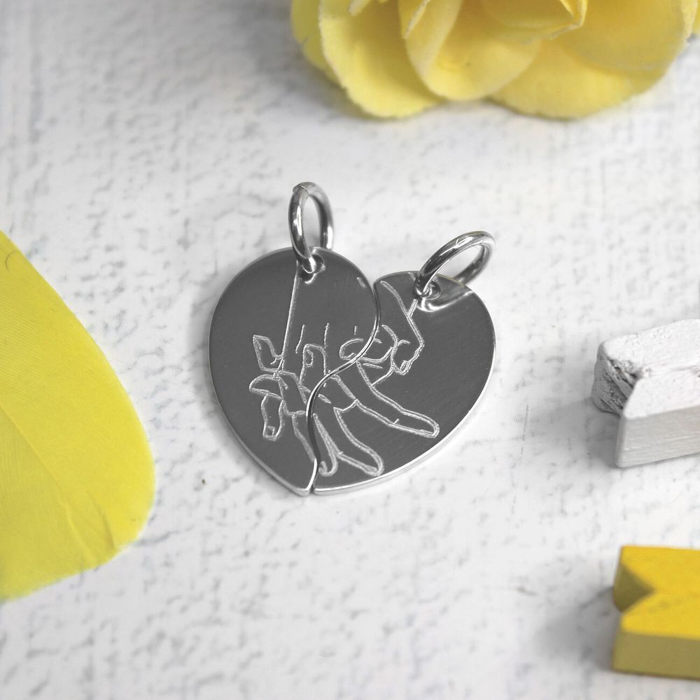 Серебряные парные подвески половинки сердца с гравировкой на заказ