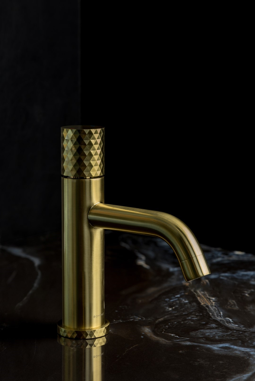 Смеситель STICK для умыв. низ. Mat Gold низкий с ручкой DIAMOND