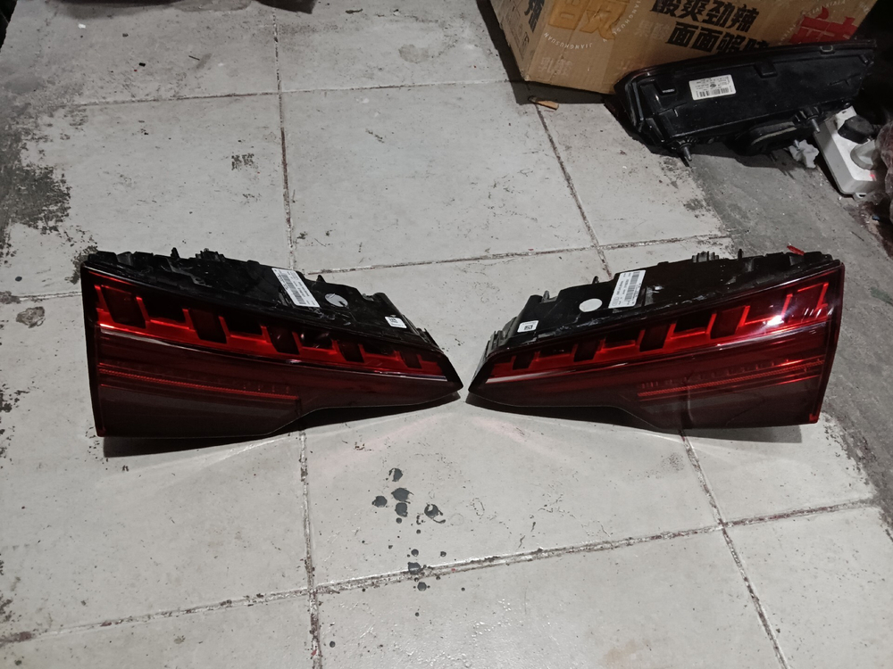 Задний LED фонарь (потоковый поворотник) Audi A4L B9 2016-2023