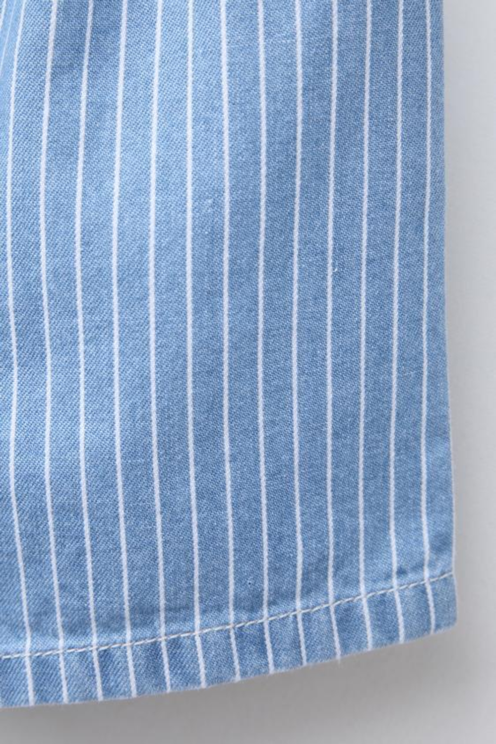 ZARA ДЖИНСОВЫЕ ШОРТЫ В ПОЛОСКУ, СИНИЙ