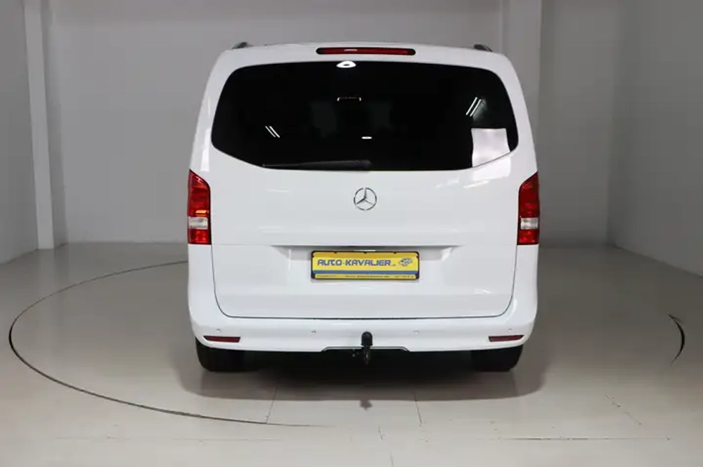 Mercedes-Benz V 220