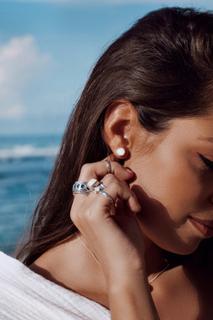 Серьги-пусеты с радужным лунным камнем