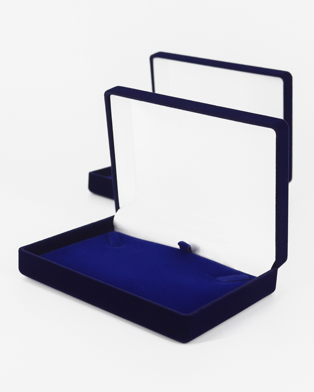 Бархатистая поверхность футляра