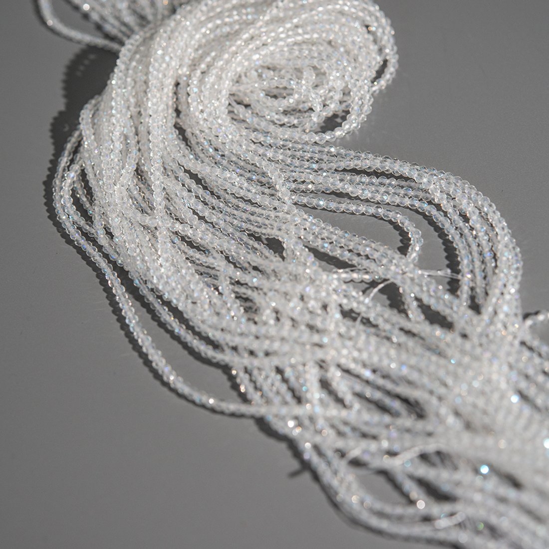 Белая шпинель синтетическая с эффектом лунного камня, 2мм, шар, микроогранка