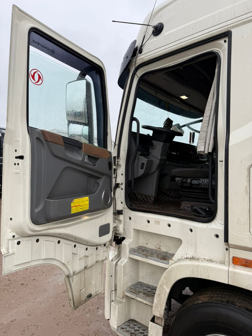 DongFeng GX 4x2 Седельный тягач DFH4180 (Дизельный, 13,0 л, 509 л.с., АТ)