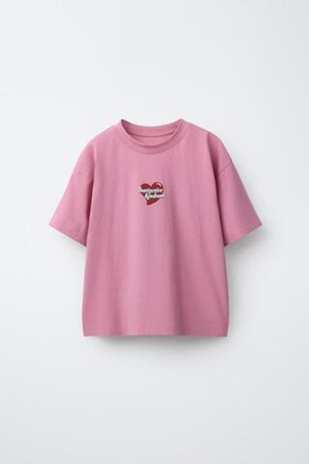 ZARA ФУТБОЛКА С ПРИНТОМ «СЕРДЕЧКИ», РОЗОВЫЙ