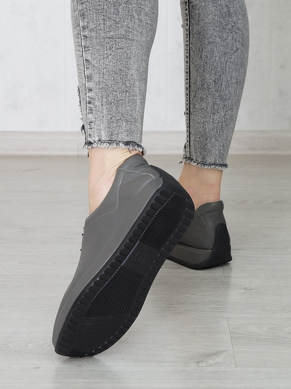 Кроссовки женские демисезонные