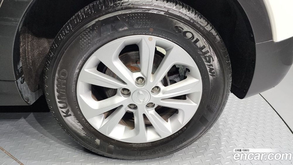 KG Mobility (Ssangyong) Very New Tivoli Бензин 1.5 2WD (01.2020)