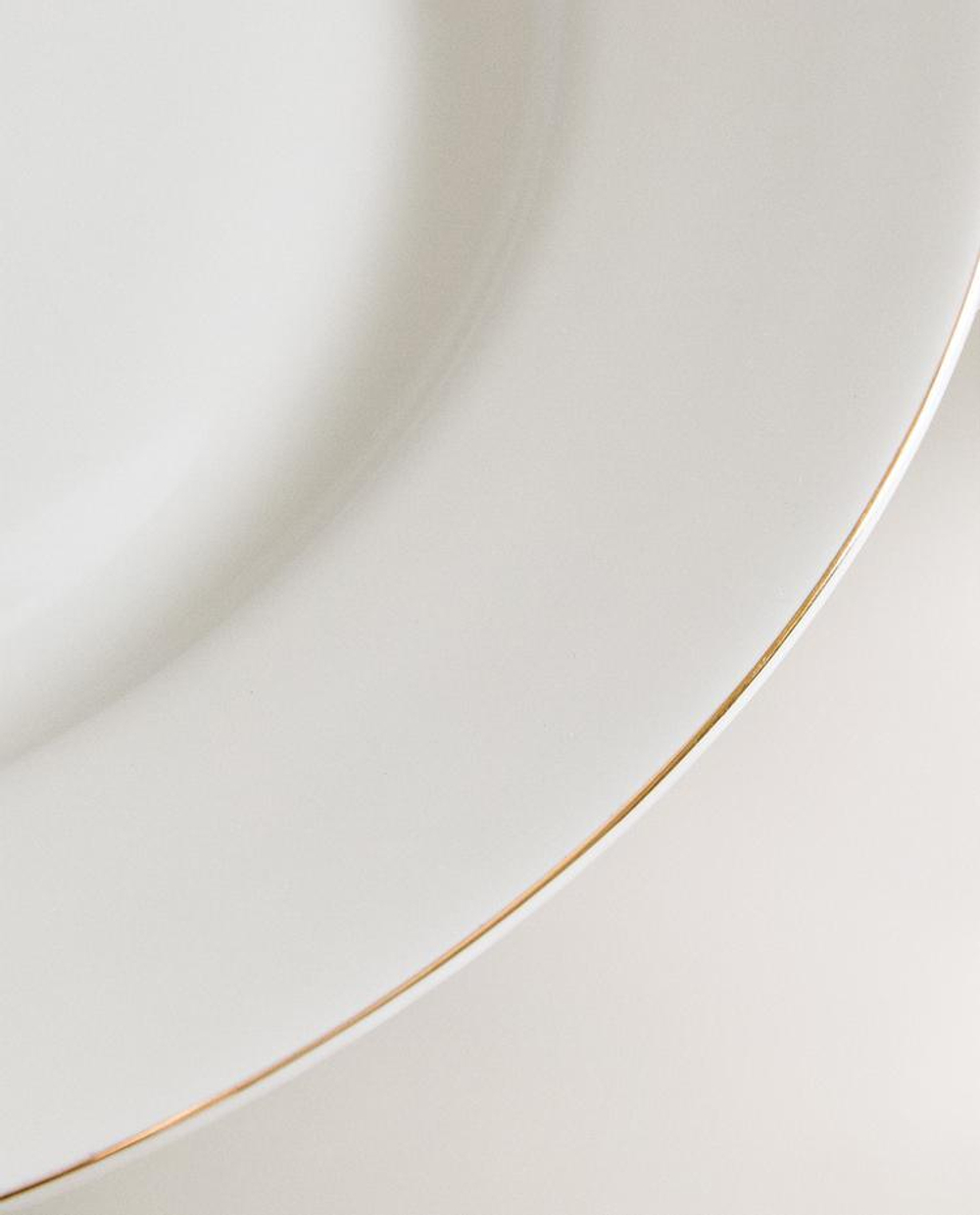 ZARA HOME ТАРЕЛКА ИЗ ФАРФОРА С КАЙМОЙ, ЗОЛОТОЙ