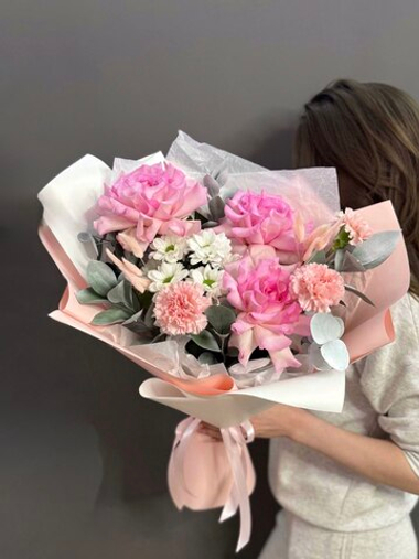 Авторский букет с розовыми французскими розами