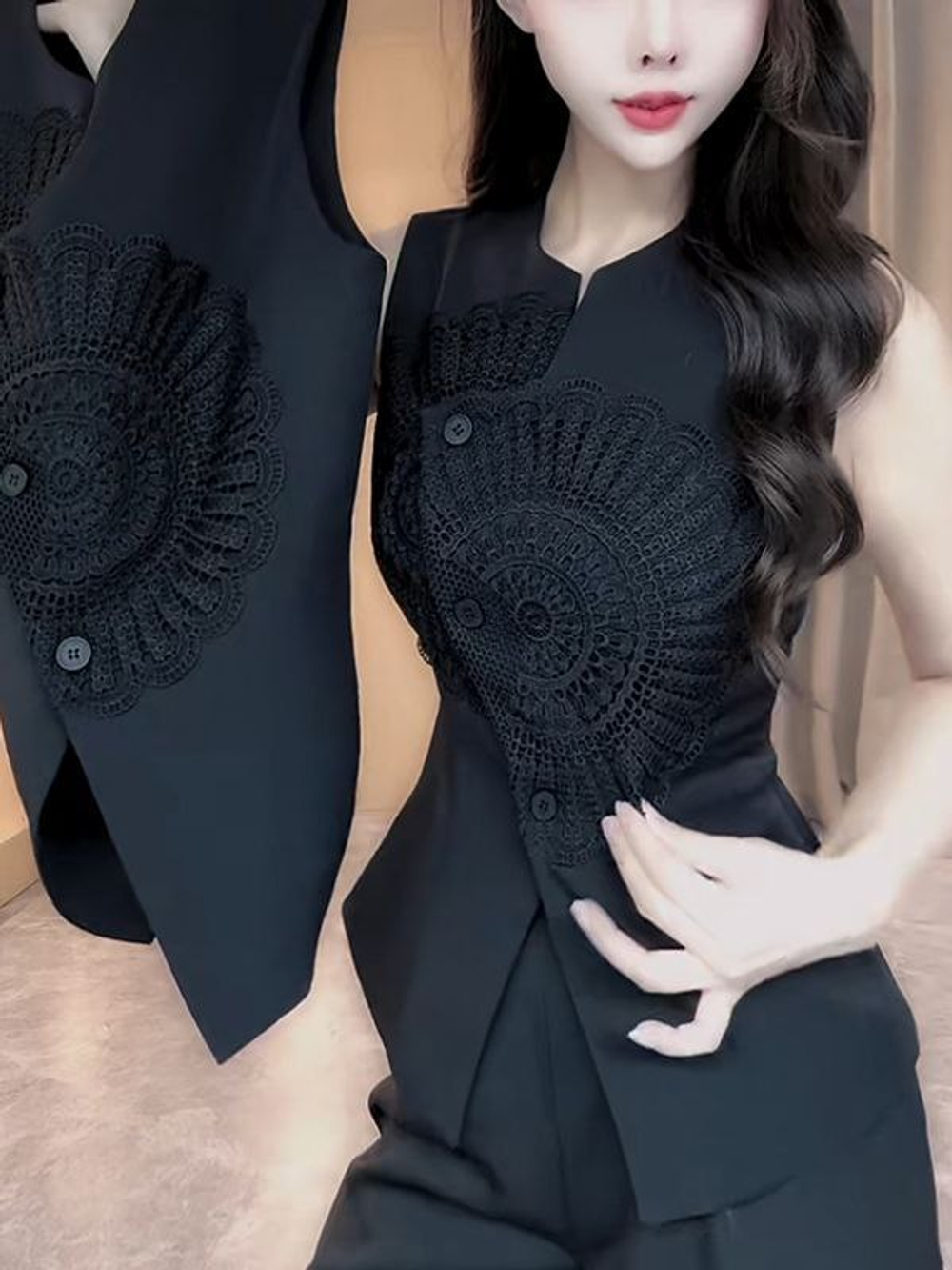 Женский брючный костюм с жилетом