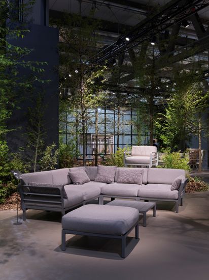 Столик пластиковый кофейный Maximo