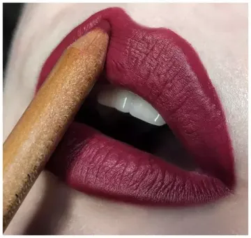 759 MISS TAIS Чехия - Карандаш для губ