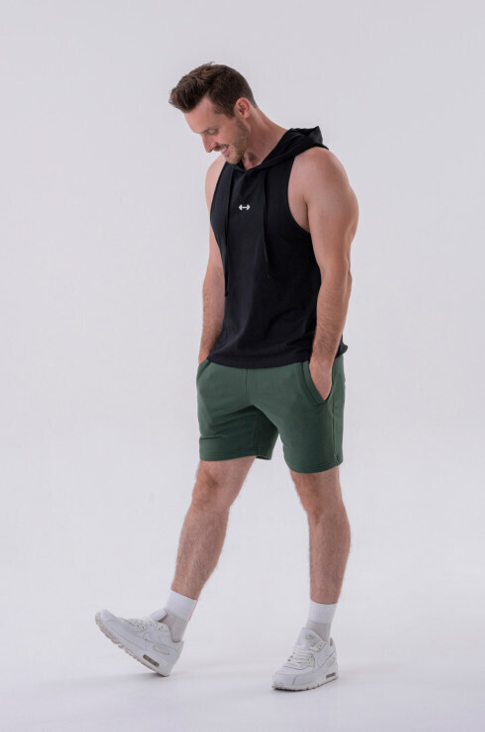 Шорты 	Relaxed-fit Shorts with Side Pockets 319 Зеленые