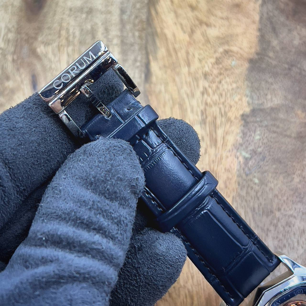 Часы Corum