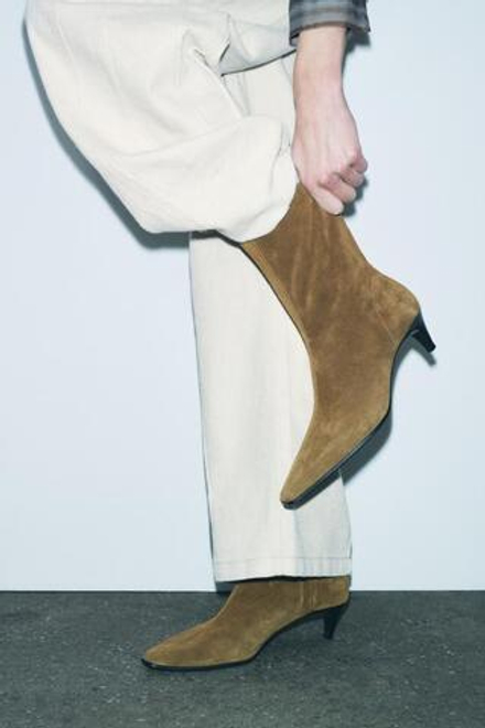 ZARA ЗАМШЕВЫЕ БОТИЛЬОНЫ НА НЕВЫСОКОМ КАБЛУКЕ, ОЛИВКОВО-ЗЕЛЕНЫЙ