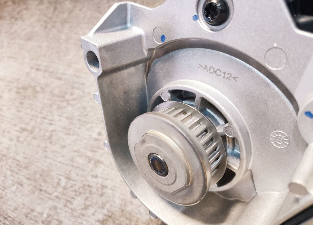 Помпа в сборе для VAG 1.4T 1.6 INA 04E121600