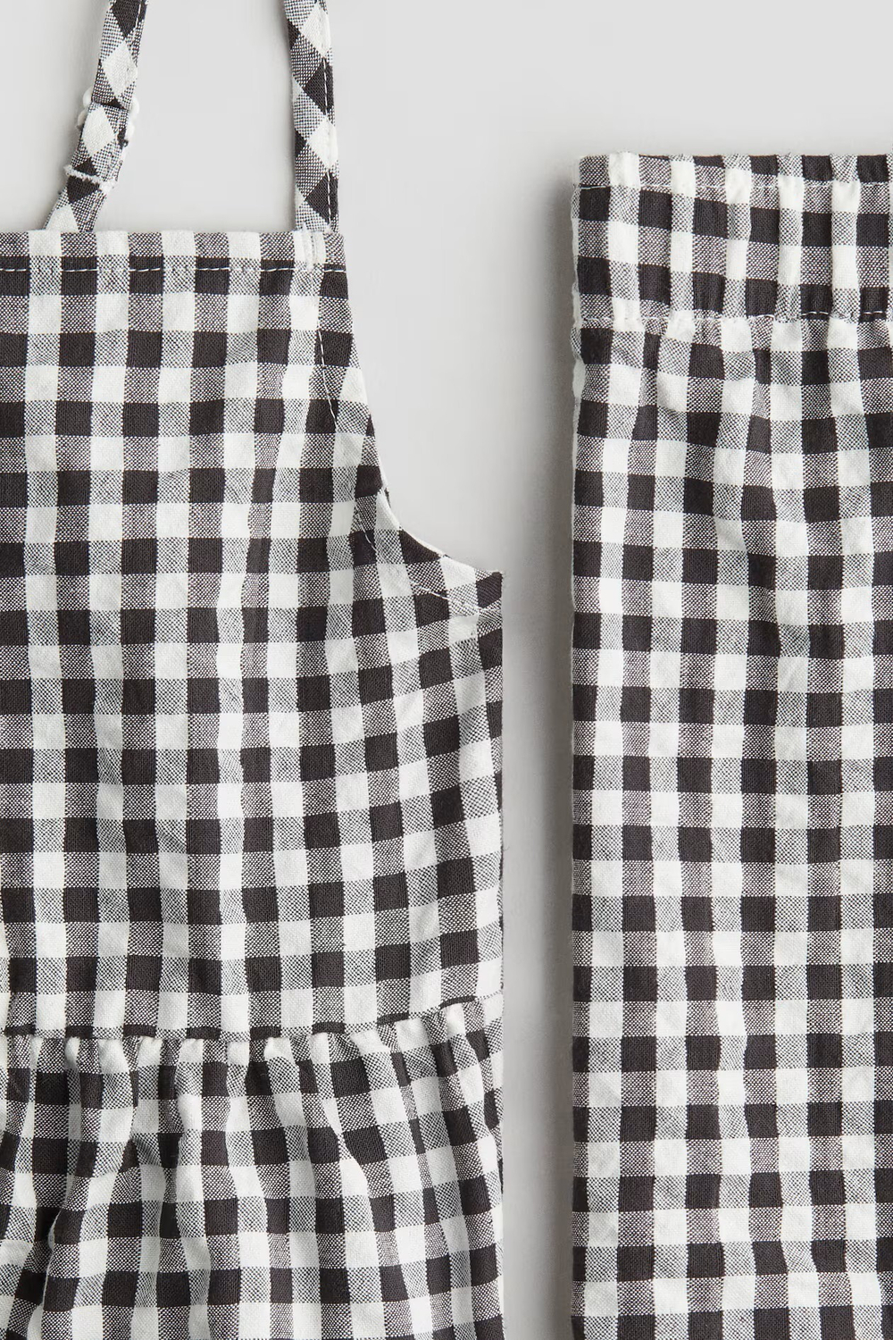 H&M Комплект из топа на бретелях и шортов, черный/белый