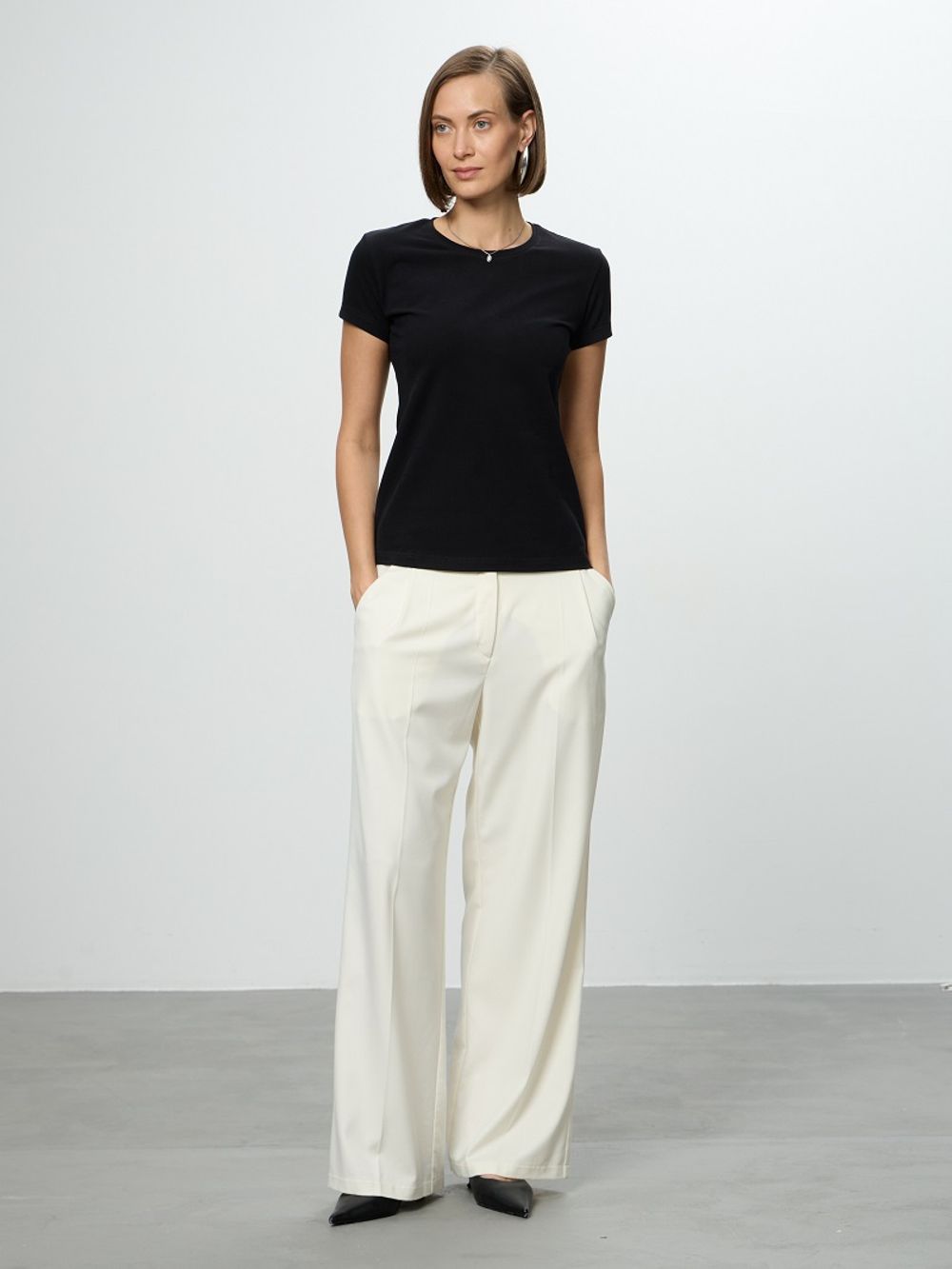 Футболка приталенная черная