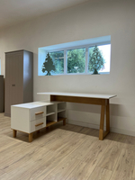 Стол письменный угловой Вест 158х130х77 см, белый, с 2 ящиками и полками, на ножках из массива сосны