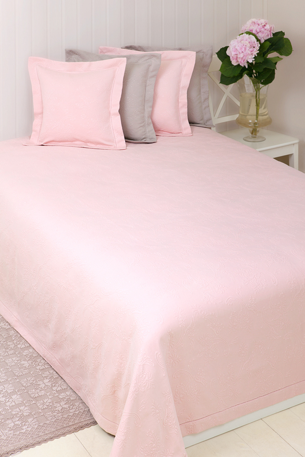 Покрывало 240х260 Luxberry Country с мережкой клубничный крем Португалия