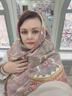 Платок из уплотненной шерстяной ткани с шелковой бахромой