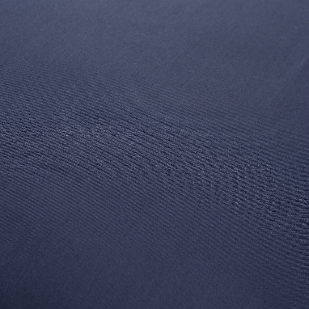 Простыня на резинке из сатина темно-синего цвета из коллекции Essential, 180х200х28 см