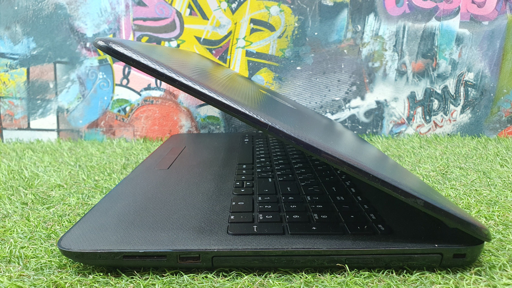 Ноутбук HP 15-af153ur, 15.6"1920x1080, AMD E2 6110 1.5ГГц, 4ГБ, AMD Radeon R2