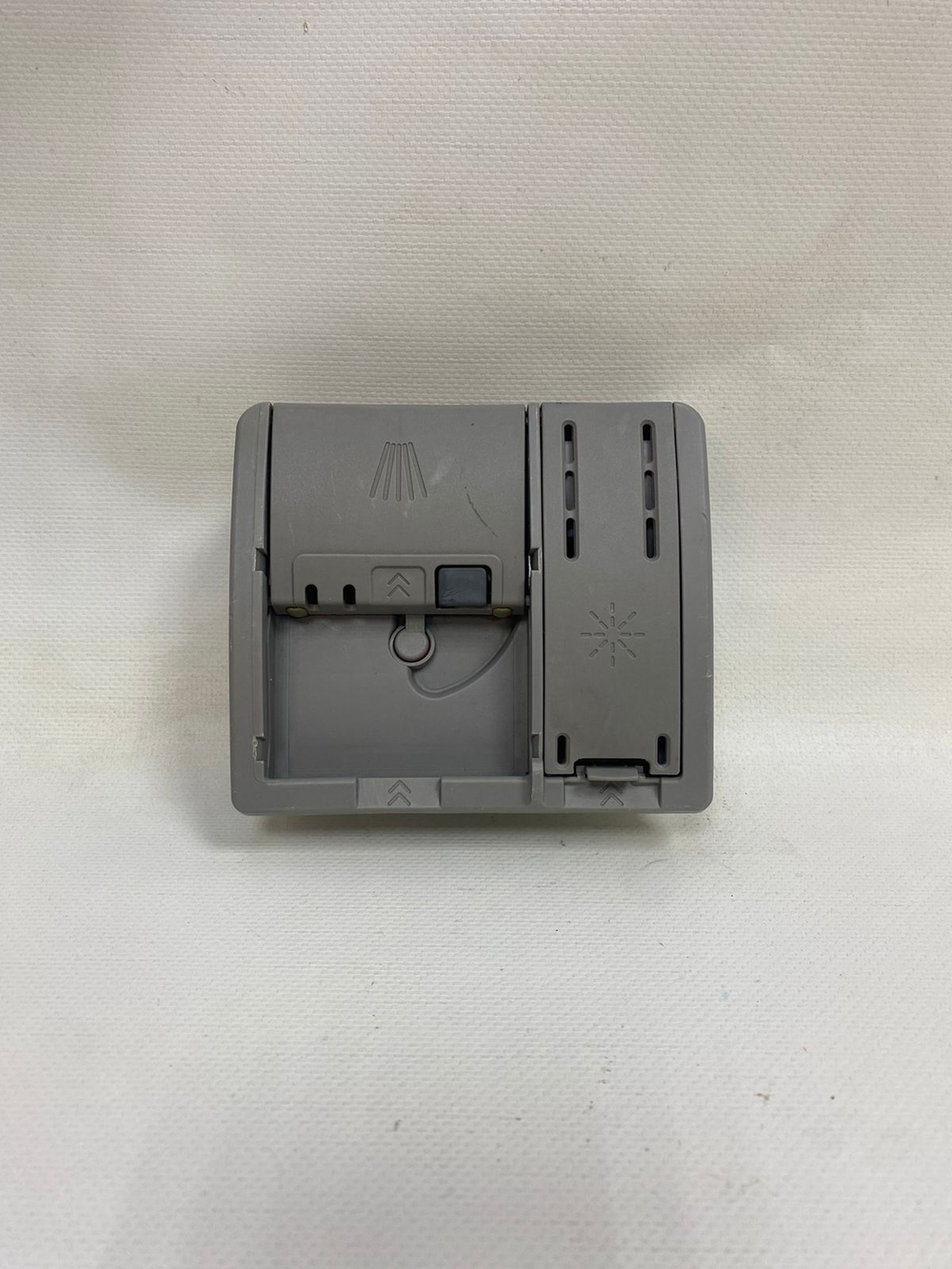 1.10 Дозатор моющих средств Bosch 755073 б/у для посудомоечной машины