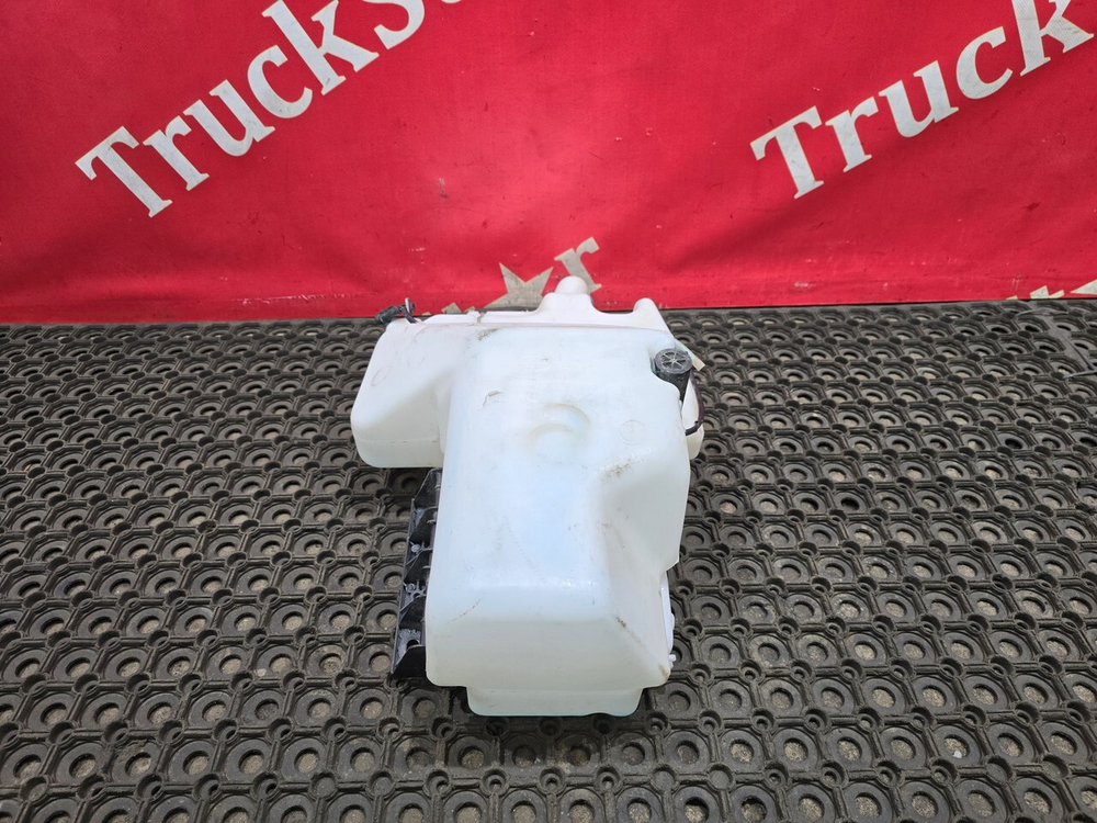 Бачок омывателя лобового стекла 2023 г