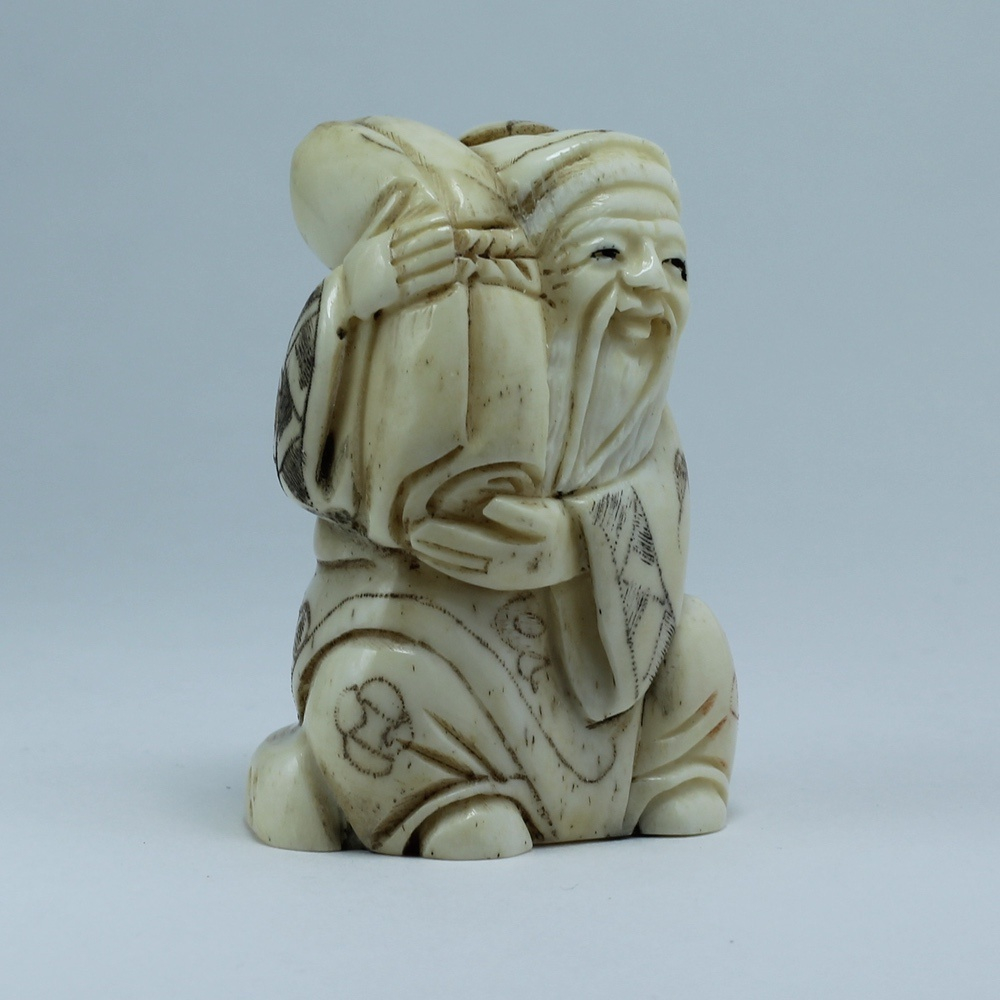 Нэцкэ Фукурокудзю с ковриком и бородой