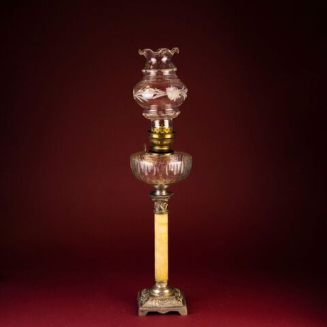 Винтаж: Старинная керосиновая лампа