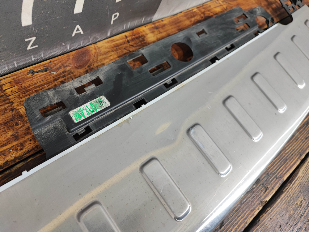 Накладка заднего бампера Tank 500 21-нв Б/У Оригинал 2804108XKV3AA