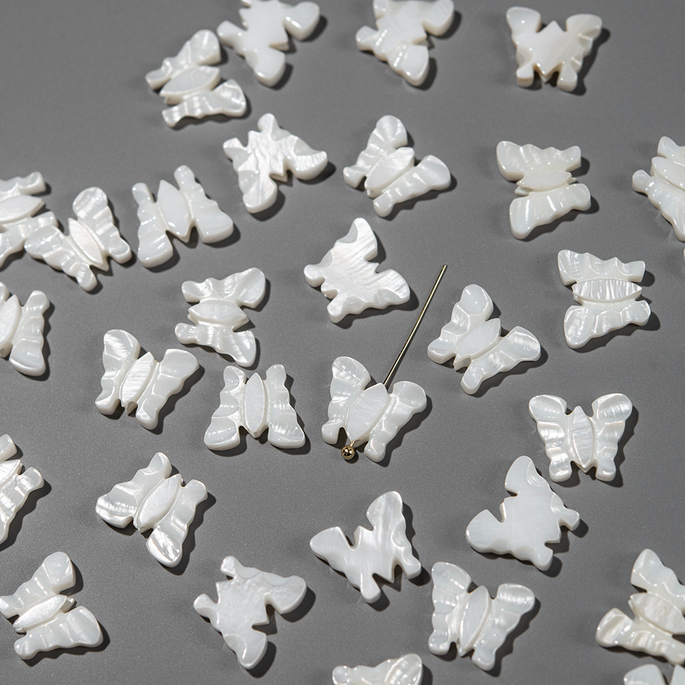 Бабочка из белого перламутра речных ракушек, 12мм