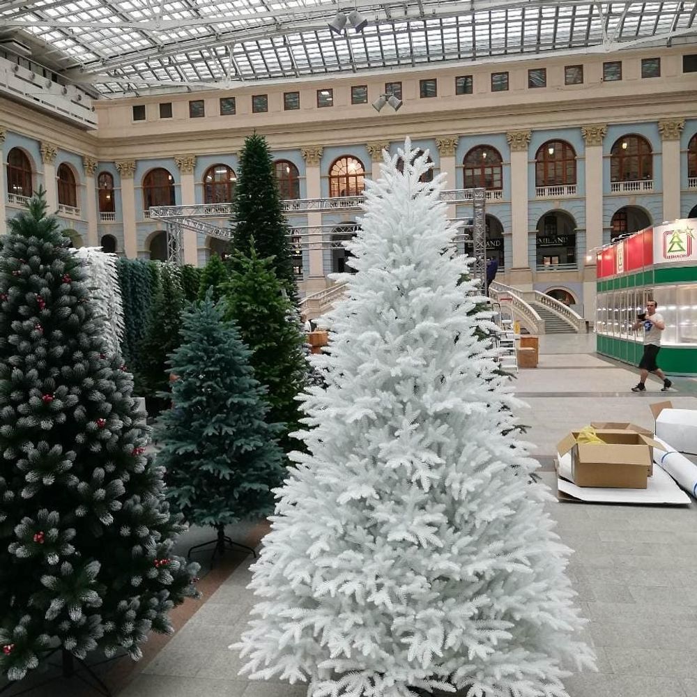 Искусственная ель «Изумрудная Белая» (Литая хвоя) от 1,2 м до 3 м