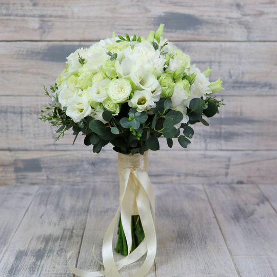 Букет невесты из кустовой розы