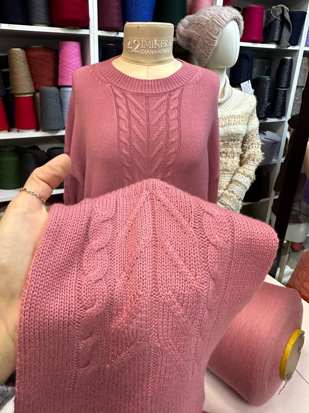 CASHMERE - Loro Piana; 100% кашемир; 2400м/100гр, (2/48); col. ROSA CH, цвет: холодный розовый S723; Есть бобинка: 269 гр