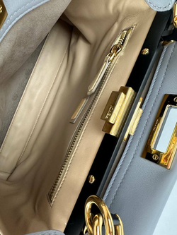 Сумка Fendi Peekaboo medium