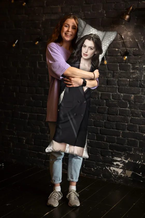 Дакимакура Энн Хэтэуэй