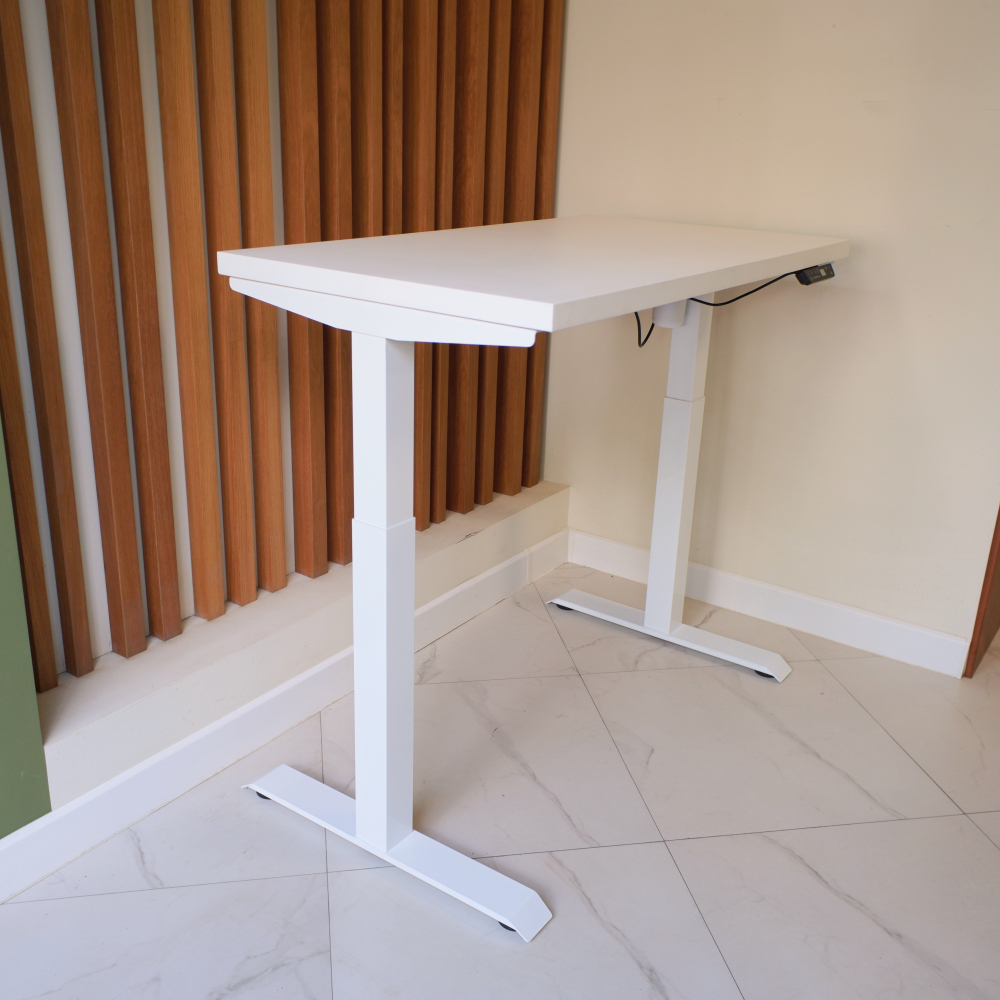 Регулируемый компьютерный стол Motor UP с регулировкой по высоте — столешница МДФ белый