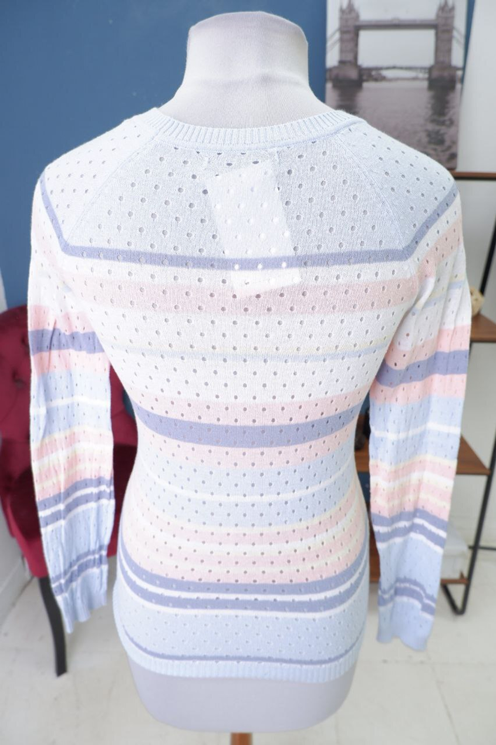 Джемпер  приятной расцветки 42 размер