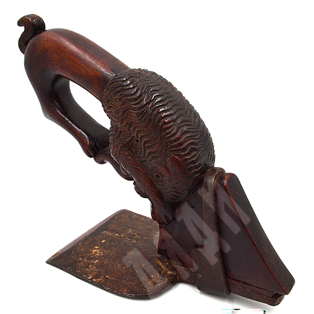 Ручное тесло с рукоятью в форме льва. Испания, Нач. XX в.