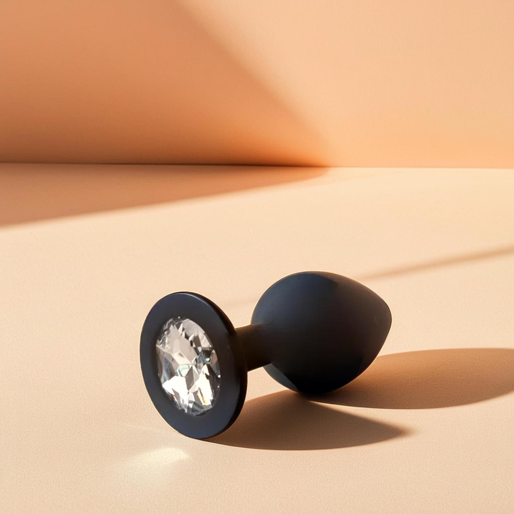 Анальная пробка силиконовая черная с белым кристаллом Fantasy Toys (M)