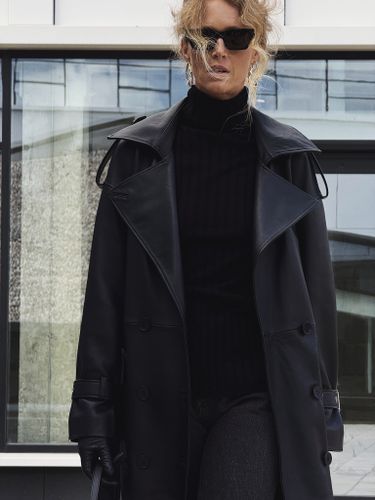 Черный кожаный тренч