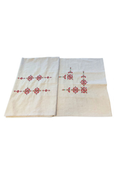 Скатерть столовая с вышивкой