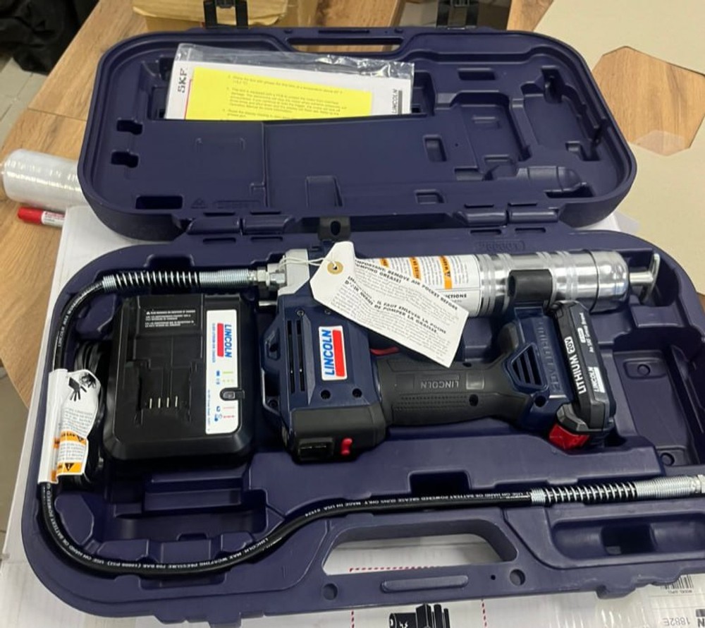 Аккумуляторный шприц Линкольн PowerLuber (ПауэрЛабер) для пластичной смазки