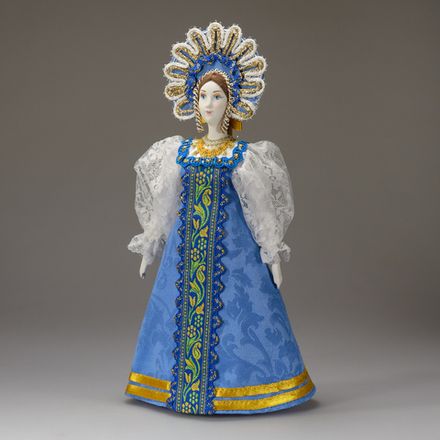 Сувенирная кукла в круглом кокошнике